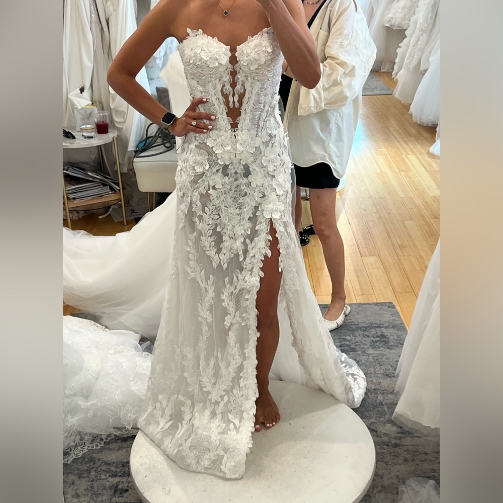 Elegant White Lace Wedding Dress